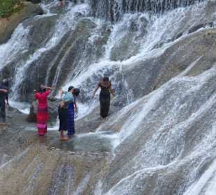 Erfrischung in den kl. Wasserfällen
