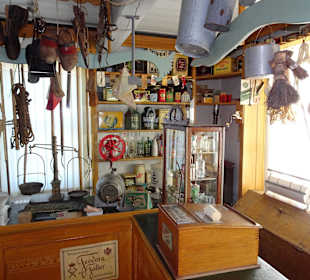 Blick in einen alten Kolonialwarenladen