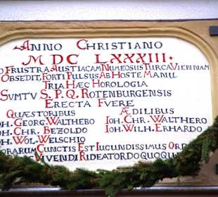 Inschrift oberhalb am Eingang