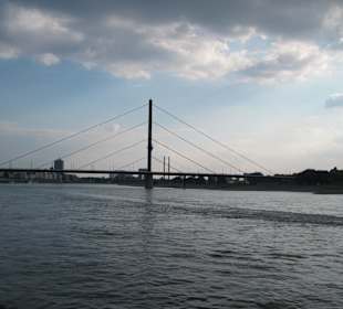 Rheinkniebrücke