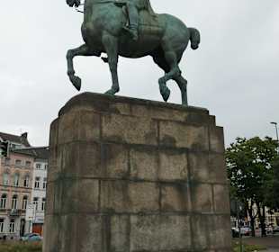 Das Reiterstandbild von / für Kaiser Friedrich III