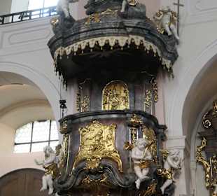 Die St.-Alexander-Kirche am Marktplatz von Rastatt