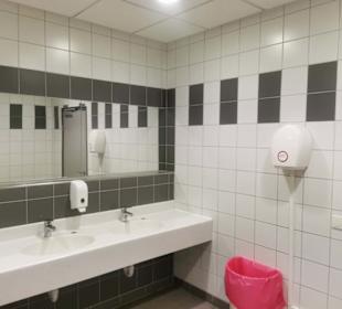 Toiletten im Untergeschoss