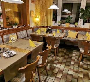 Großes Nebenzimmer