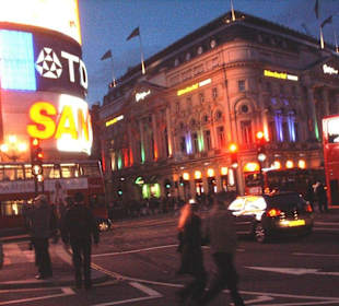 Piccadilly bei Nacht