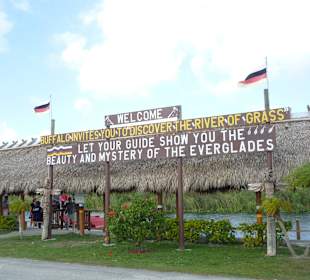 Die Flagge ist weiss-schwarz-rot-gold