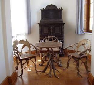 Sitzmöbel aus Geweihen