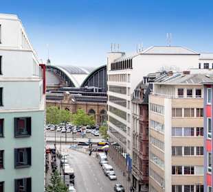 Blick auf den Hauptbahnhof und Karlstrasse