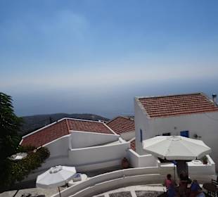 In den Straßen des Bergdorfs Nikia