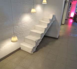 Rundgang durch das Gebäude von "stilwerk"