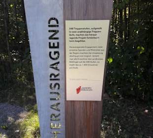 Infotafel auf dem Weg vom Parkplatz zum Turm