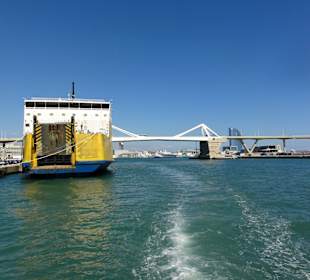 Die alte Balearen-Fähre im Hafen