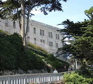 Blick hoch zum Cell House