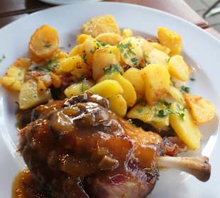 Zum Abendessen beim Brauhaus Sion in der Altstadt