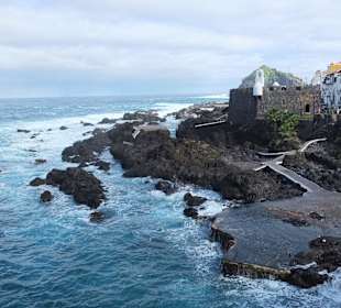 Castillo und Meeresschwimmbad