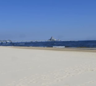 Strand von Heringsdorf - Hintergrund Seebrücke