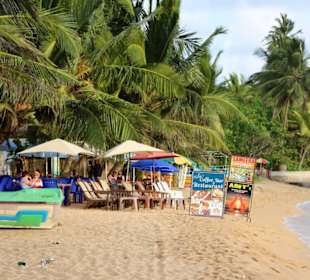 Kleine Restaurants am Strand
