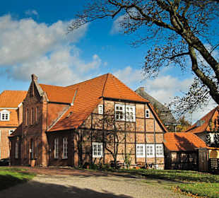 У Церькви  Св. Михаэля