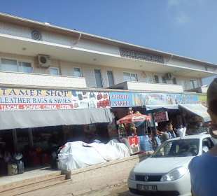 Shopping-Mall direkt neben dem Hotel