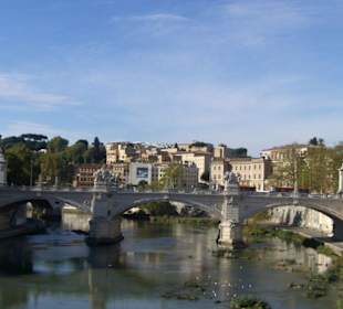 Eine der 100 Brücken von Rom