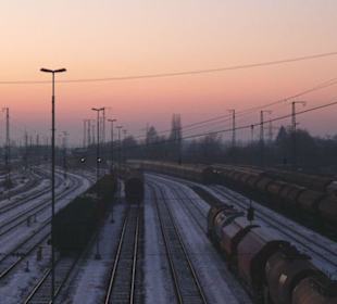 Sonnenuntergang am Bahnhof