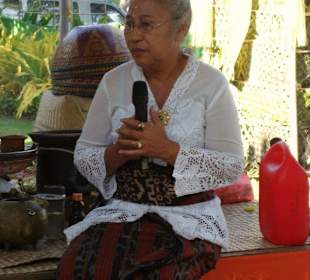 Assistentin des Priesters