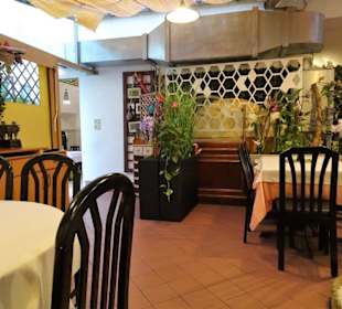 Sitzplätze im Innenhof des Restaurant Drago D´Oro