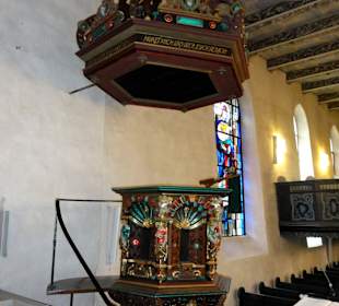 Die Kanzel der Kirche