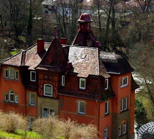 Schöner Hausbau unterhalb