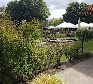Schöne Gartenanlage/Biergarten/Restaurant