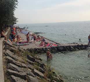 Ca. 2,5 km langer Kiesstrand