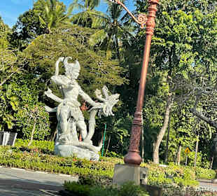 Skulptur Patung Dewa Indra
