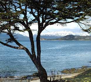 Blick auf die Lapatala-Bucht (dort Postamt)