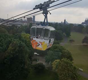 Kölner Seilbahn an der Zoobrücke