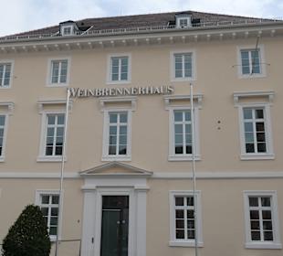 Beim Marktplatz von Karlsruhe, südlich vom Schloss