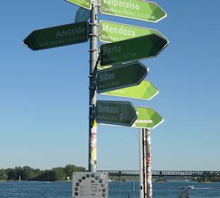 Bei einem Spaziergang in Mainz entlang des Rheins