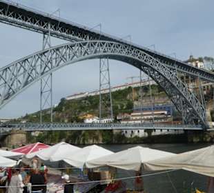 Blick Richtung Brüücke auf unterer Ebene