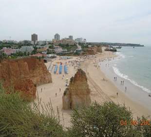 Strand mit Klippenlandschaft in Praia do Vau