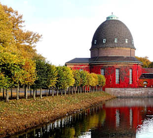 Wasserfläche vor der Hauptkapelle