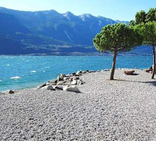Am Strand von Limone