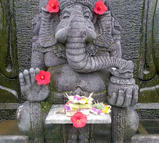 Statur am Eingang
