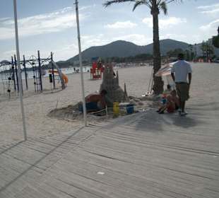 Strandpromenade auf der gegenüberliegenden Seite