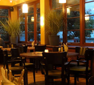 Abendlicher Gastraum im Cafe del Sol