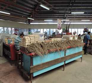 Auf dem Markt von Suva