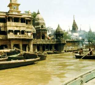 Der Fluss Ganges bei Varanasi (Benares)