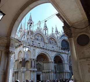 Außenansicht von der Basilica San Marco