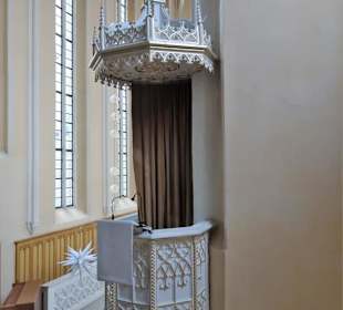 Blick von der Empore auf die Kanzel