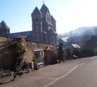 Eingang zur Klostergärtnerei mit Abteikirche