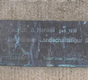 Abstrakte Frauenfigur am Prämonstratenserberg