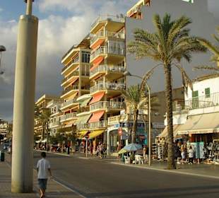 Słońce i chmury nad promenadą